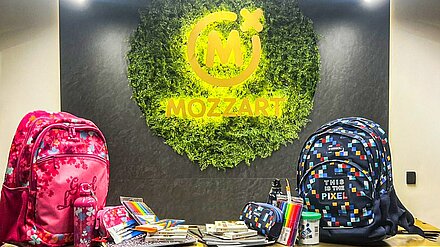 Трета година по ред: Mozzart ги израдува децата на своите вработени со ранчиња и училишен прибор
